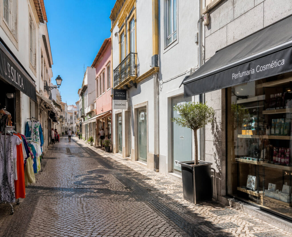 rua comercial no Algarve